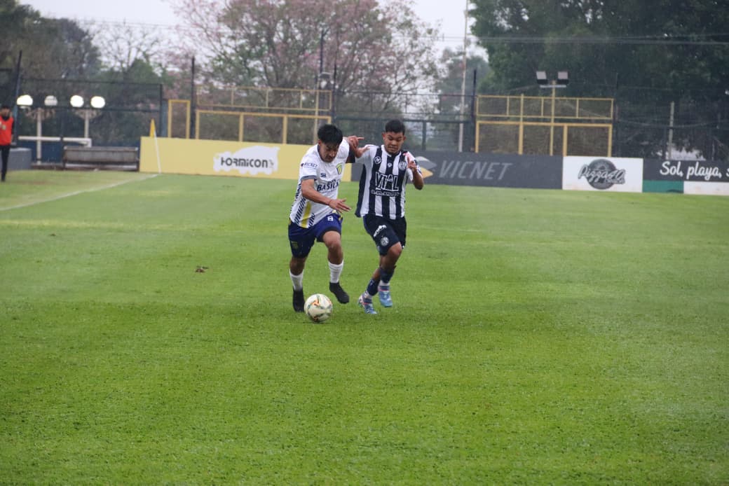 Fútbol: Mitre ganó y mantiene viva su ilusión 3 Fútbol: Mitre ganó y mantiene viva su ilusión imagen-2