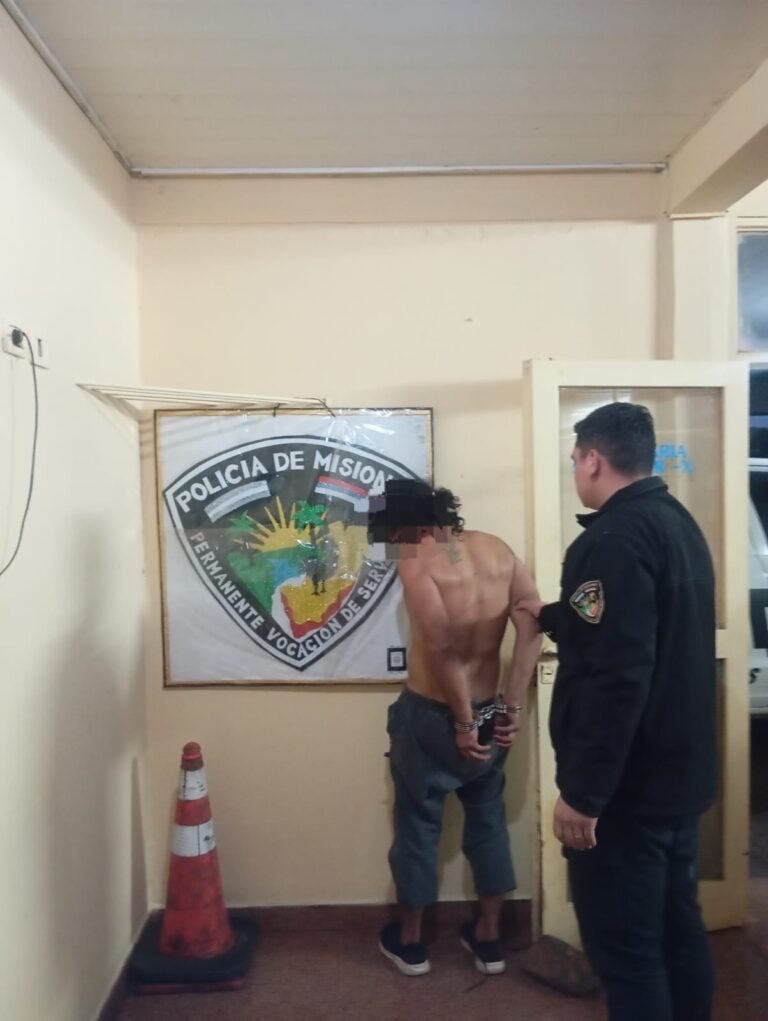 Violenta gresca en el barrio A-4 deja a un joven con hospitalizado y un detenido Violenta gresca en el barrio A-4 deja a un joven con hospitalizado y un detenido imagen-38