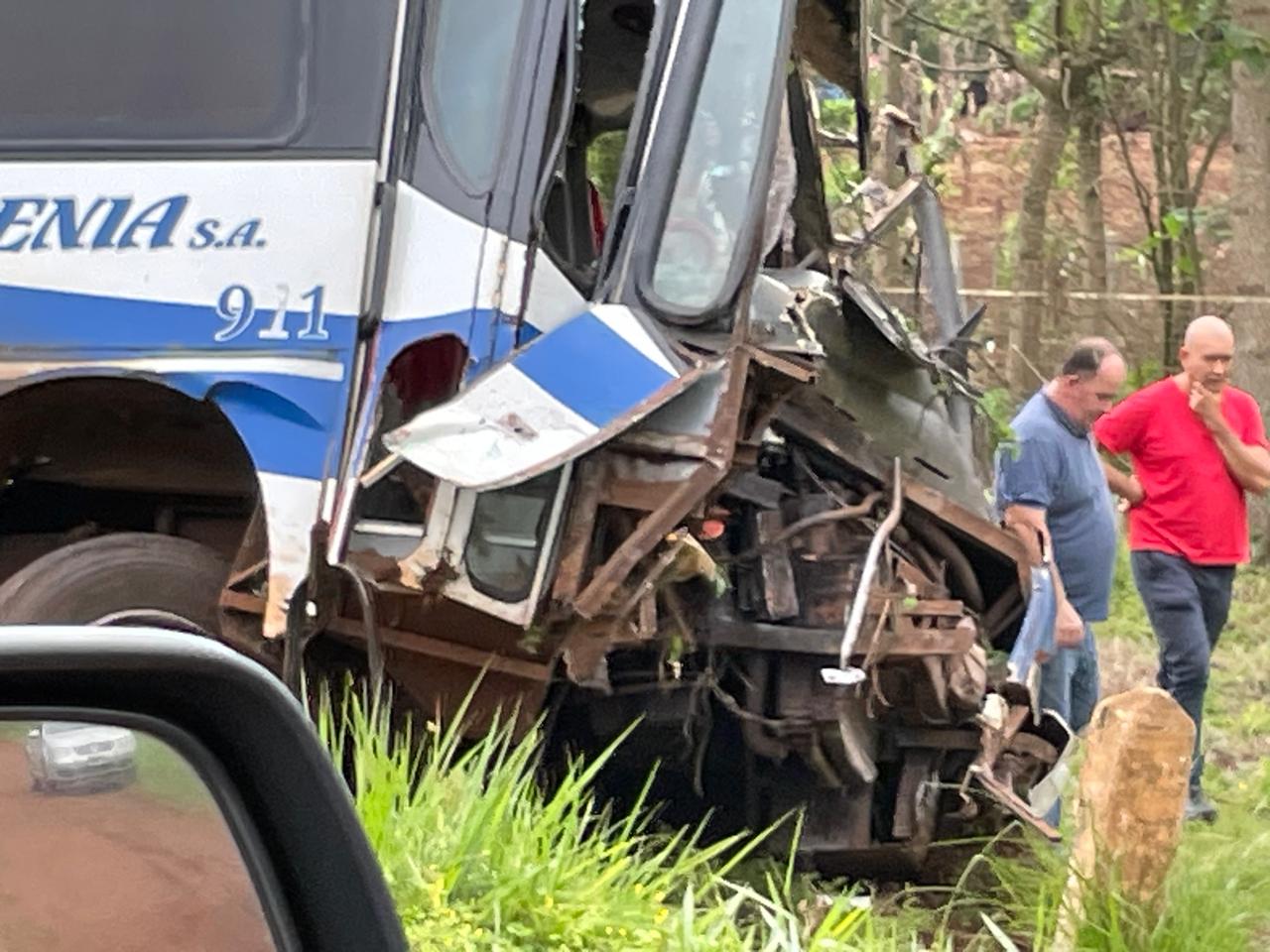Despiste de ómnibus en el límite de Puerto Rico y Garuhapé deja dos heridos leves que fueron trasladados al hospital 7 Despiste de ómnibus en el límite de Puerto Rico y Garuhapé deja dos heridos leves que fueron trasladados al hospital imagen-6