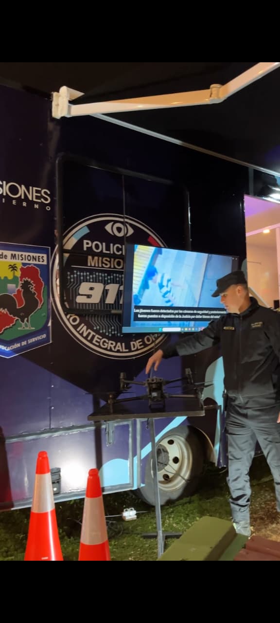Tecnología en movimiento: la Policía de Misiones presenta su centro móvil de videovigilancia más avanzado de la región 13 Tecnología en movimiento: la Policía de Misiones presenta su centro móvil de videovigilancia más avanzado de la región imagen-12
