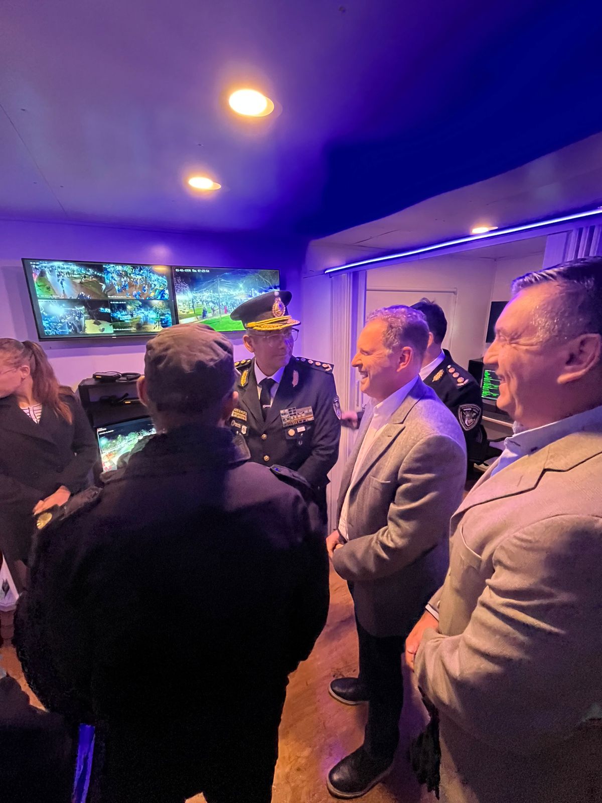 Tecnología en movimiento: la Policía de Misiones presenta su centro móvil de videovigilancia más avanzado de la región 17 Tecnología en movimiento: la Policía de Misiones presenta su centro móvil de videovigilancia más avanzado de la región imagen-16