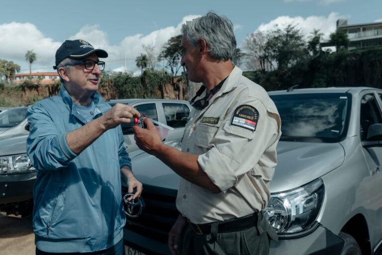 Passalacqua entregó 11 nuevas camionetas a Ecología para reforzar la protección de la Selva Misionera y sus recursos naturales Passalacqua entregó 11 nuevas camionetas a Ecología para reforzar la protección de la Selva Misionera y sus recursos naturales imagen-44
