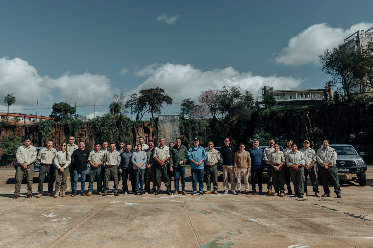 Passalacqua entregó 11 nuevas camionetas a Ecología para reforzar la protección de la Selva Misionera y sus recursos naturales imagen-2