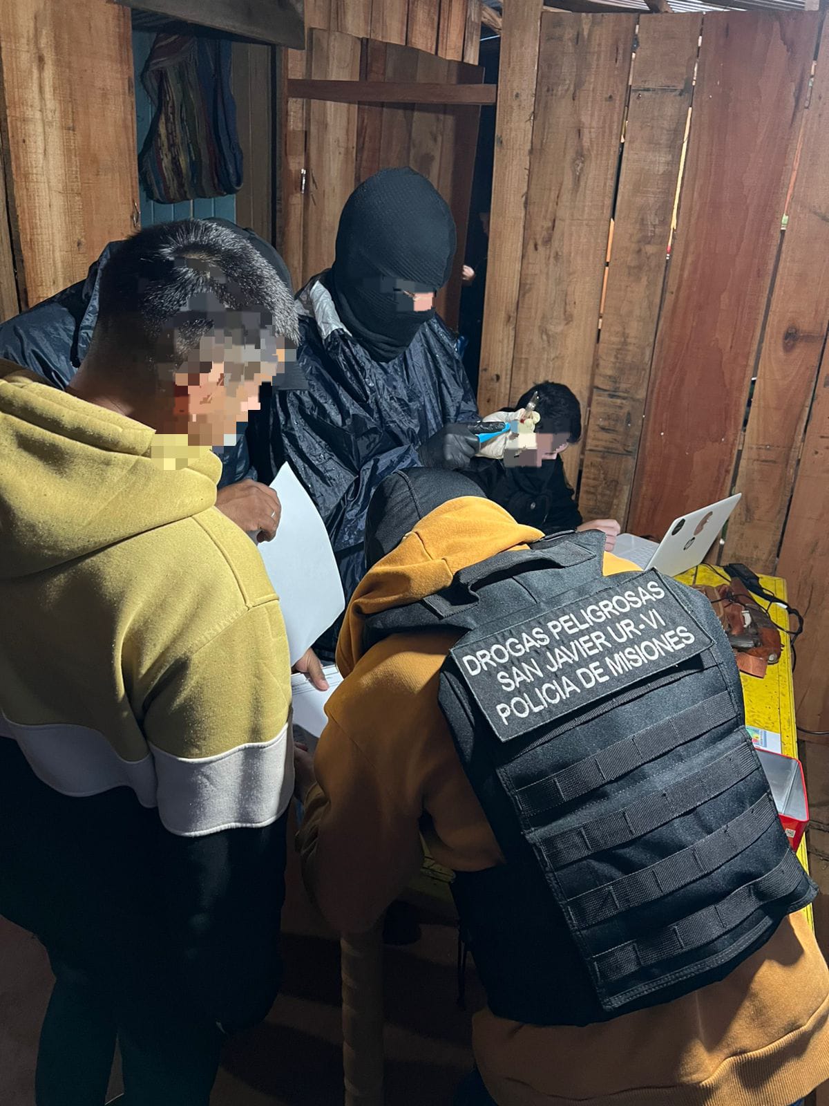 Capturaron a un "dealer" con $1,4 millones, drogas y armas; está acusado por narcomenudeo, tentativa de homicidio y robo 7 Capturaron a un "dealer" con $1,4 millones, drogas y armas; está acusado por narcomenudeo, tentativa de homicidio y robo imagen-6