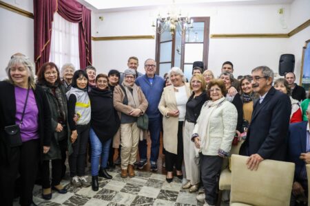 Lanzaron el programa «Abuelos en la Red» para facilitar el acceso a la tecnología y promover un uso seguro de las herramientas digitales Lanzaron el programa "Abuelos en la Red" para facilitar el acceso a la tecnología y promover un uso seguro de las herramientas digitales imagen-4