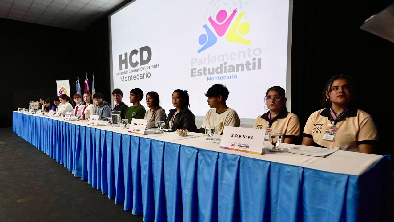 Herrera Ahuad participó del Parlamento Estudiantil en Montecarlo y anunció convenio para intercambio de proyectos legislativos 7 Herrera Ahuad participó del Parlamento Estudiantil en Montecarlo y anunció convenio para intercambio de proyectos legislativos imagen-6