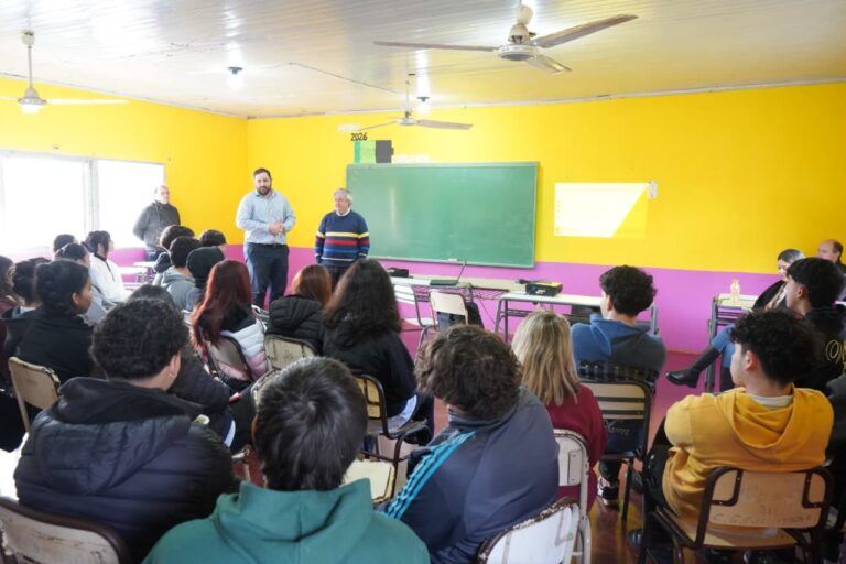 Alem: El Presupuesto Participativo Joven reunió a estudiantes de 4° año para presentar proyectos que buscan transformar la escuela y la comunidad Alem: El Presupuesto Participativo Joven reunió a estudiantes de 4° año para presentar proyectos que buscan transformar la escuela y la comunidad imagen-37