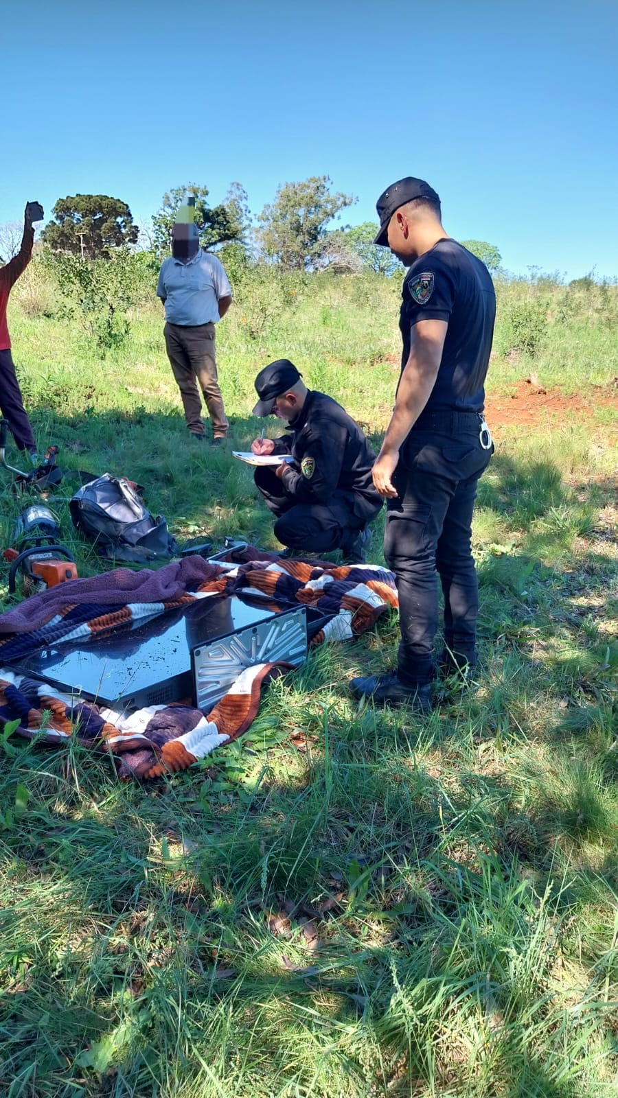Entre yerbales y té: hallaron escondido el botín robado a una jubilada en Campo Ramón 3 Entre yerbales y té: hallaron escondido el botín robado a una jubilada en Campo Ramón imagen-2