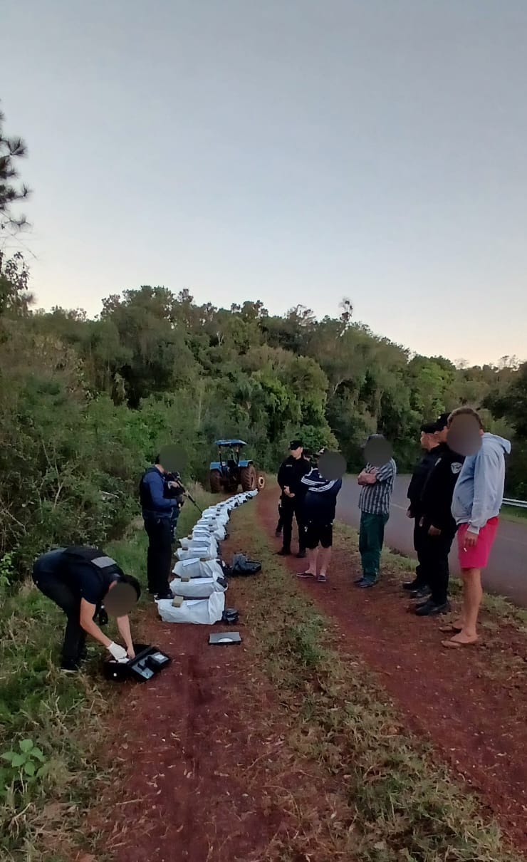 Con un scaneo detectan y secuestran más de 300 kilos de droga en una camioneta robada en Brasil 11 Con un scaneo detectan y secuestran más de 300 kilos de droga en una camioneta robada en Brasil imagen-10