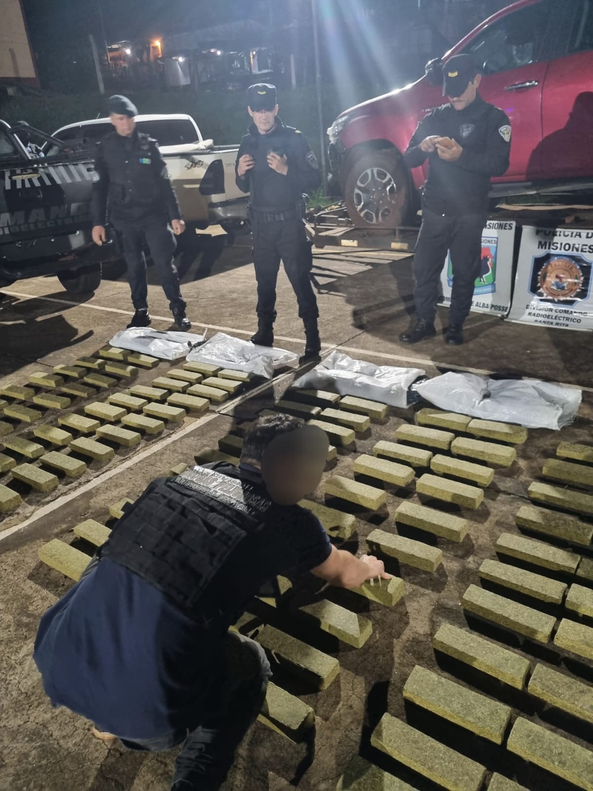 Con un scaneo detectan y secuestran más de 300 kilos de droga en una camioneta robada en Brasil 5 Con un scaneo detectan y secuestran más de 300 kilos de droga en una camioneta robada en Brasil imagen-4