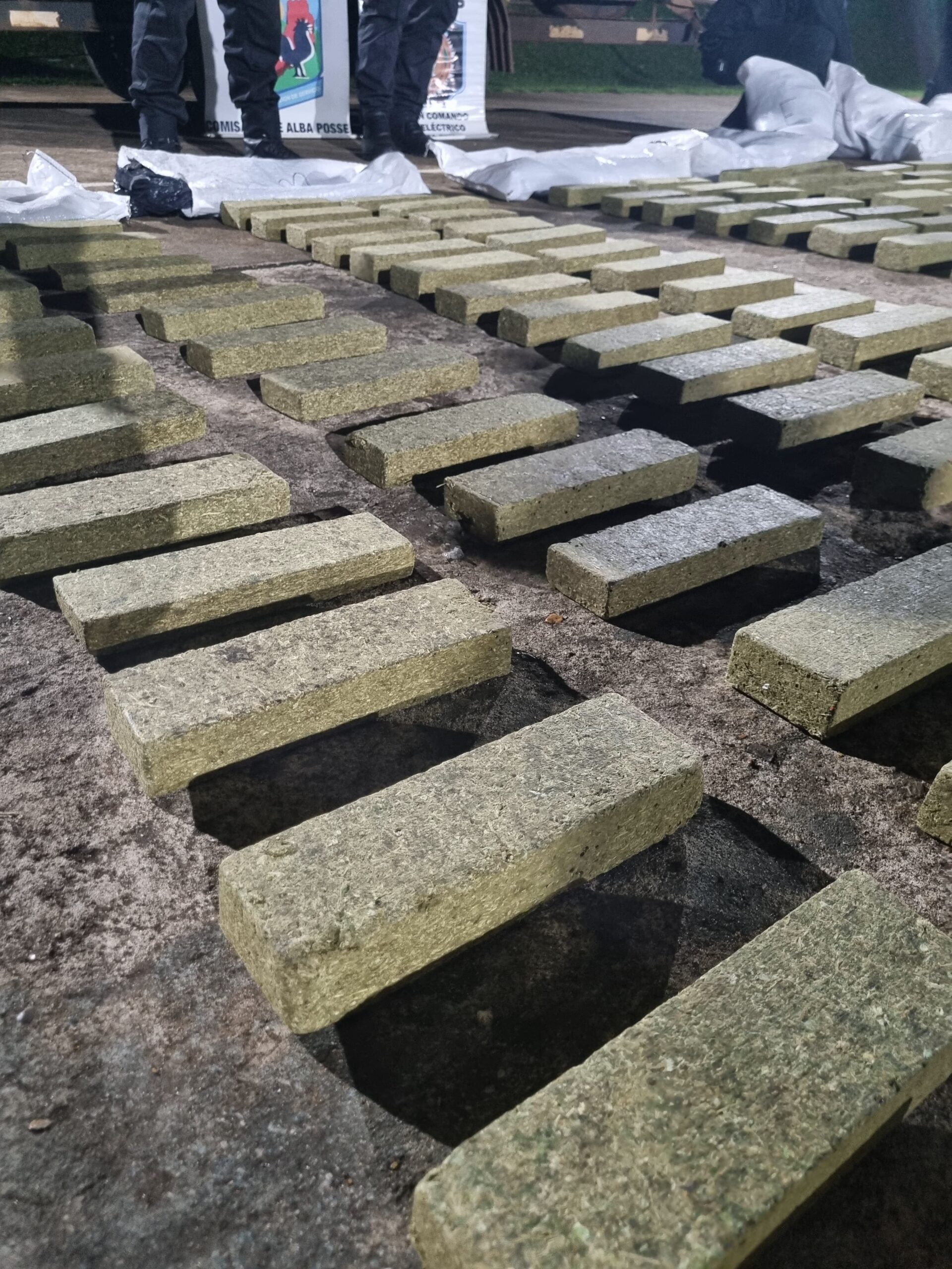 Con un scaneo detectan y secuestran más de 300 kilos de droga en una camioneta robada en Brasil 3 Con un scaneo detectan y secuestran más de 300 kilos de droga en una camioneta robada en Brasil imagen-2