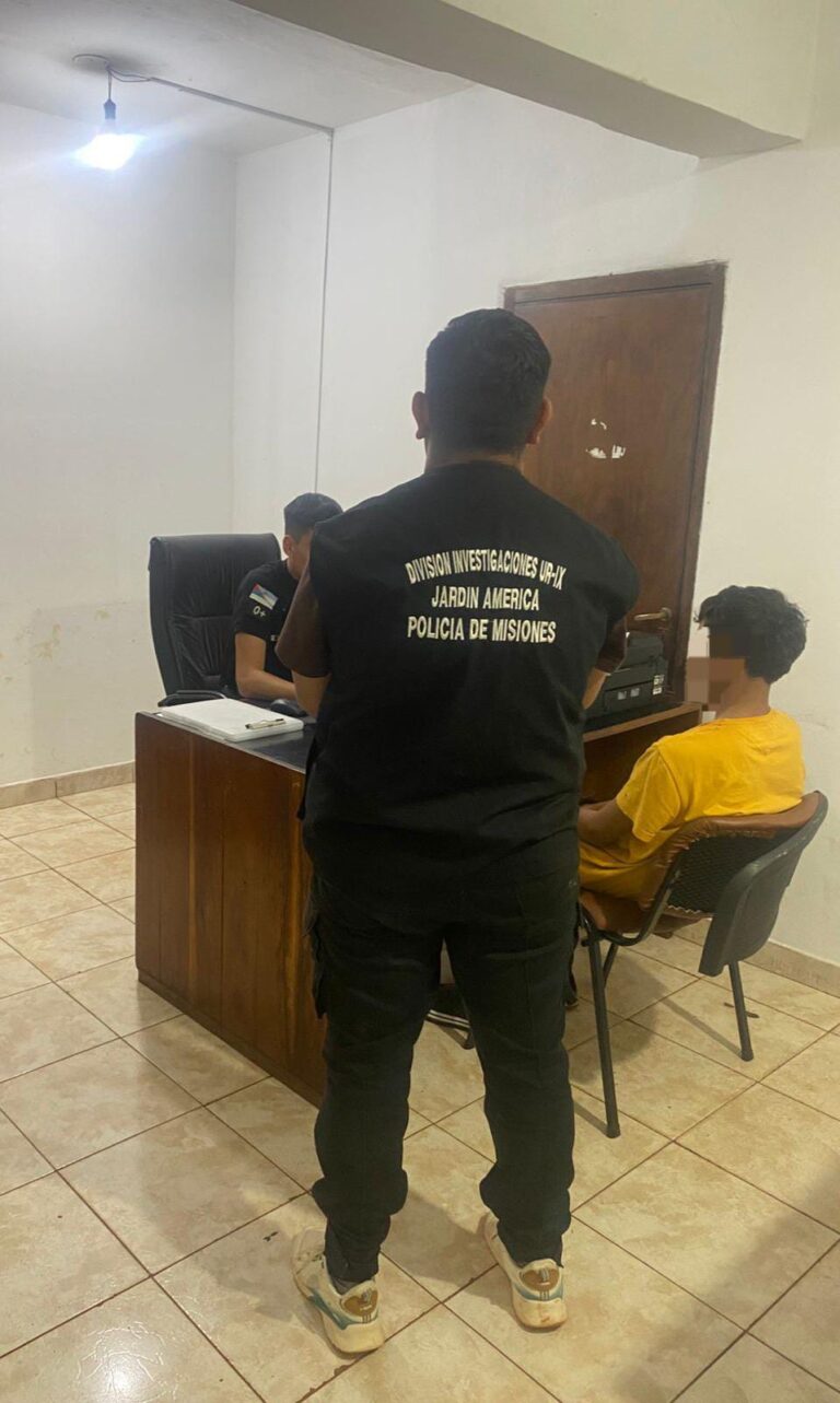 Homicidio en Jardín América: un detenido y un adolescente demorado en la investigación por la muerte de un jubilado Homicidio en Jardín América: un detenido y un adolescente demorado en la investigación por la muerte de un jubilado imagen-23