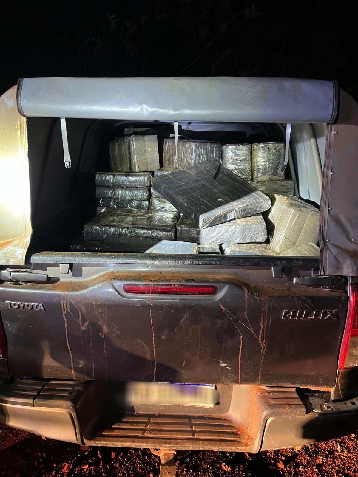 La Policía de Misiones incautó más de 1.200 kilos de marihuana valuados en $4.400 millones imagen-4