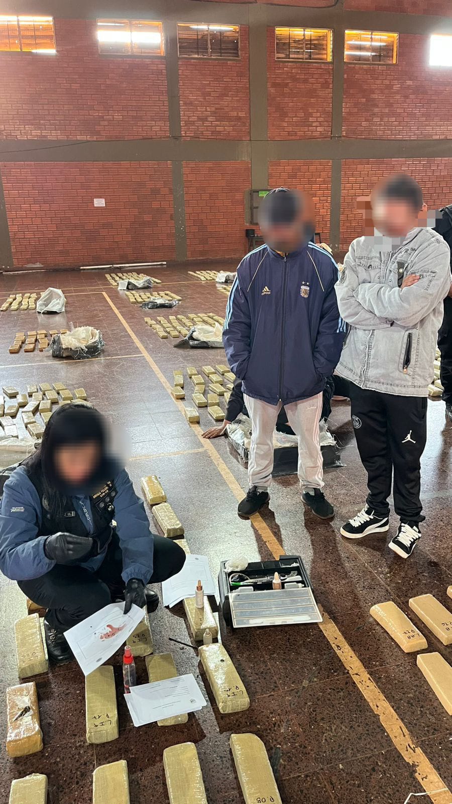 La Policía de Misiones incautó más de 1.200 kilos de marihuana valuados en $4.400 millones imagen-10