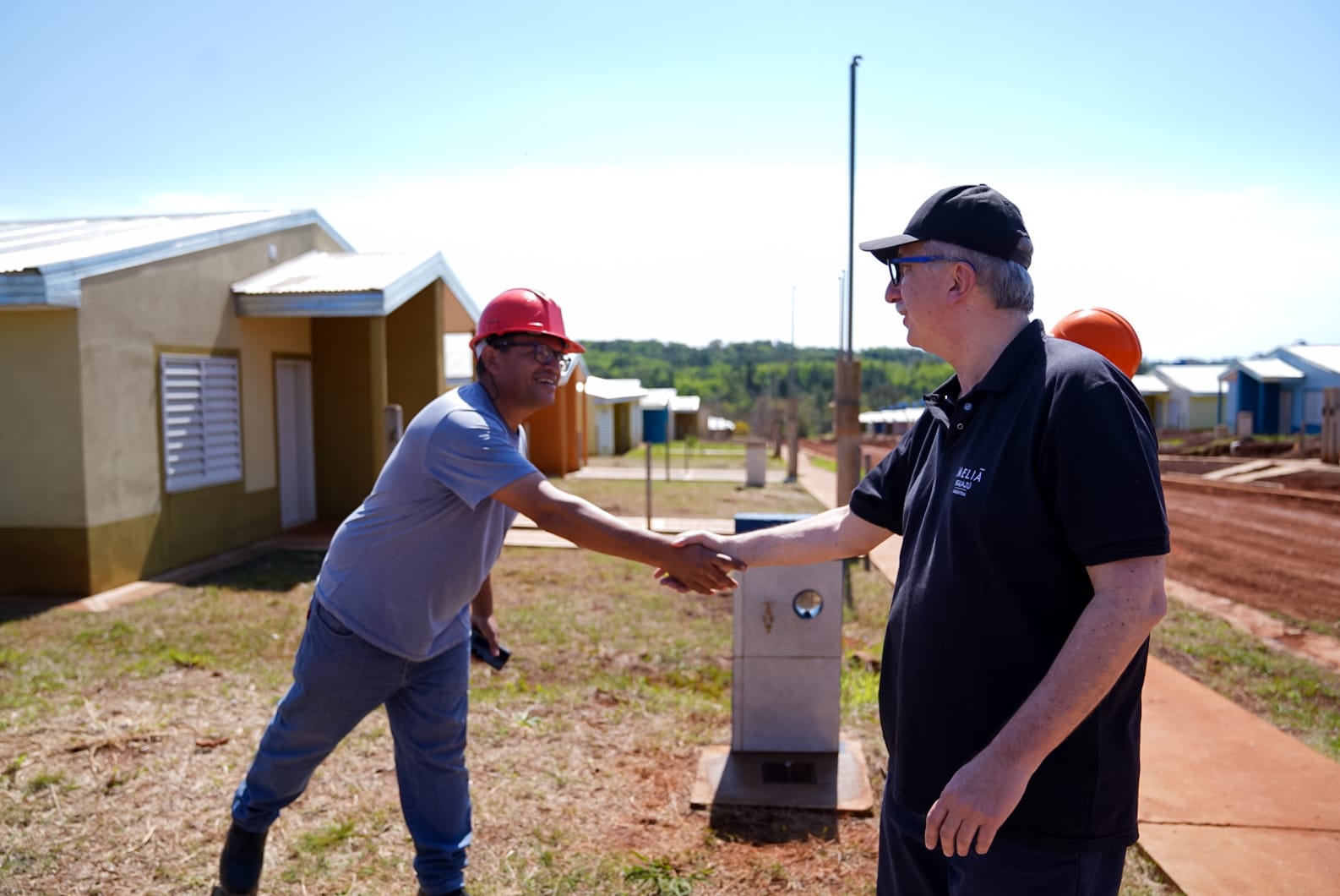 El Gobernador recorrió obras de viviendas y servicios en Oberá, financiadas con recursos provinciales imagen-2