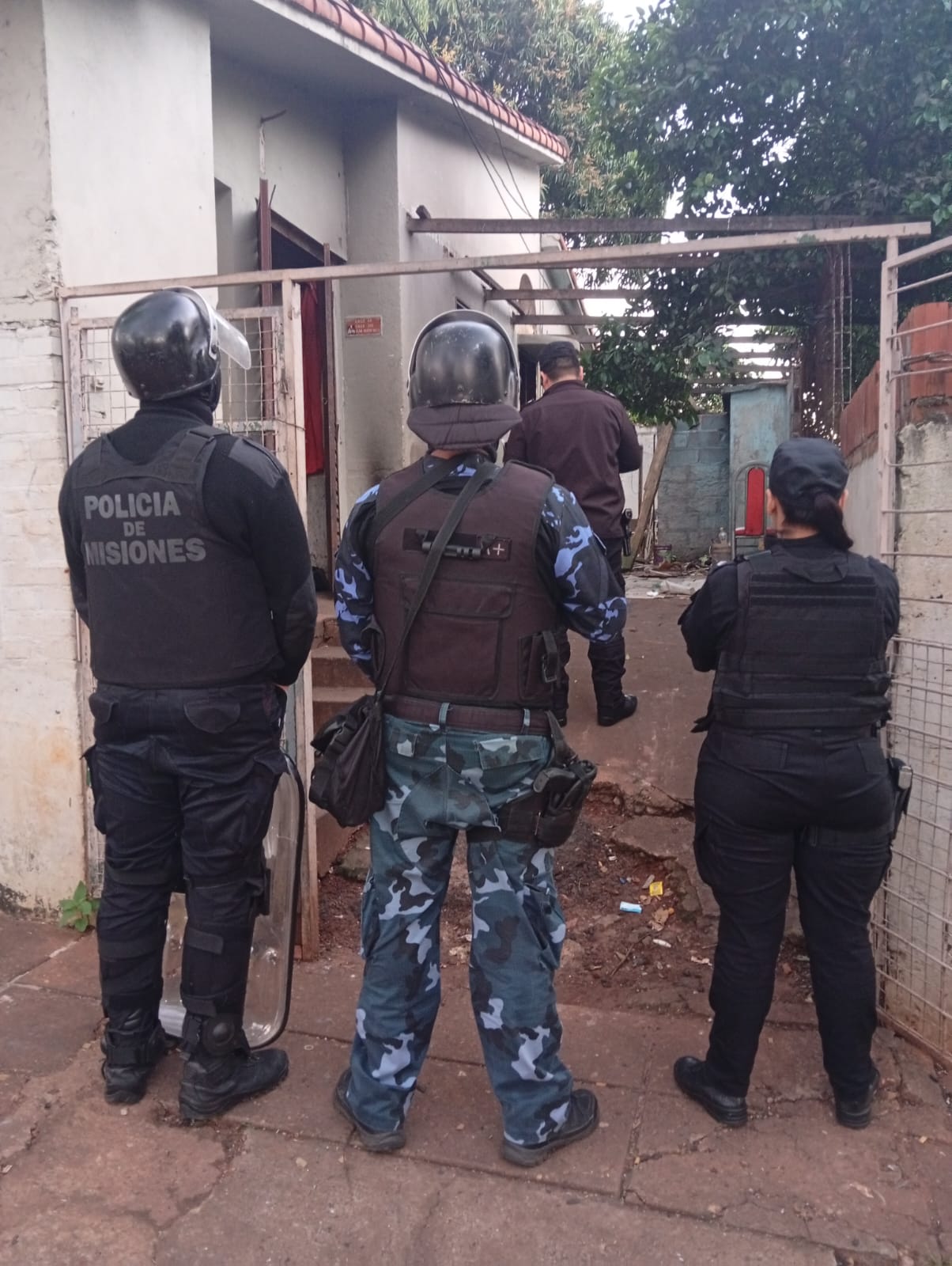 Arrestaron a cinco integrantes de una banda delictiva que operaba en la Chacra 93 de Posadas 3 Arrestaron a cinco integrantes de una banda delictiva que operaba en la Chacra 93 de Posadas imagen-2