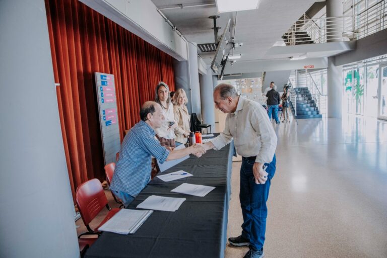 Intendente Stelatto valoró la entrega de recursos provinciales y destacó el compromiso de mantener los servicios esenciales Intendente Stelatto valoró la entrega de recursos provinciales y destacó el compromiso de mantener los servicios esenciales imagen-21
