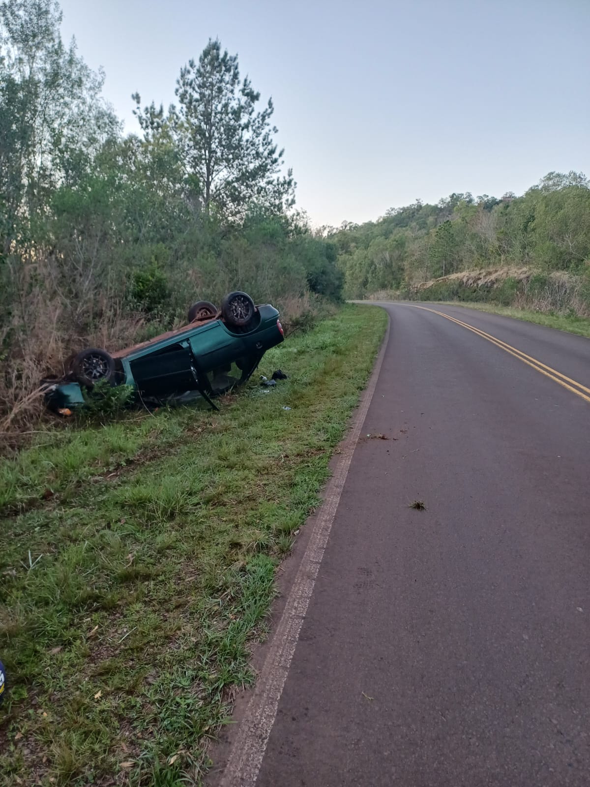 La Policía investiga un despiste y vuelco en la Ruta Provincial Nº 5 3 La Policía investiga un despiste y vuelco en la Ruta Provincial Nº 5 imagen-2
