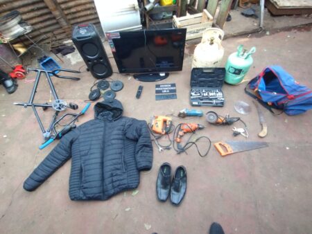Capturaron a un «dealer» armado en Posadas: la Policía le secuestró droga, objetos robados y un revólver Capturaron a un "dealer" armado en Posadas: la Policía le secuestró droga, objetos robados y un revólver imagen-1