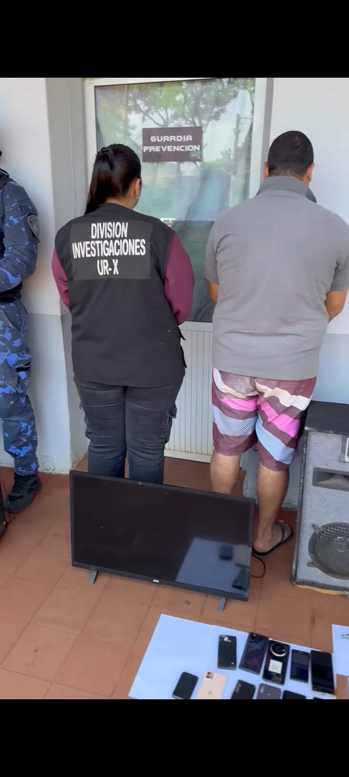 Capturaron a un "dealer" armado en Posadas: la Policía le secuestró droga, objetos robados y un revólver 3 Capturaron a un "dealer" armado en Posadas: la Policía le secuestró droga, objetos robados y un revólver imagen-2
