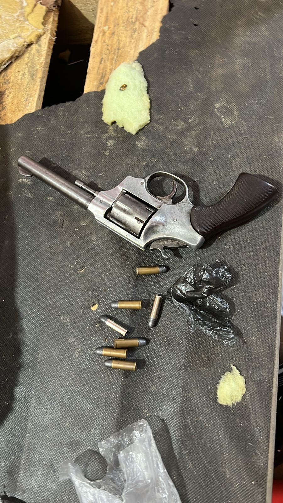 Capturaron a un "dealer" armado en Posadas: la Policía le secuestró droga, objetos robados y un revólver 7 Capturaron a un "dealer" armado en Posadas: la Policía le secuestró droga, objetos robados y un revólver imagen-6