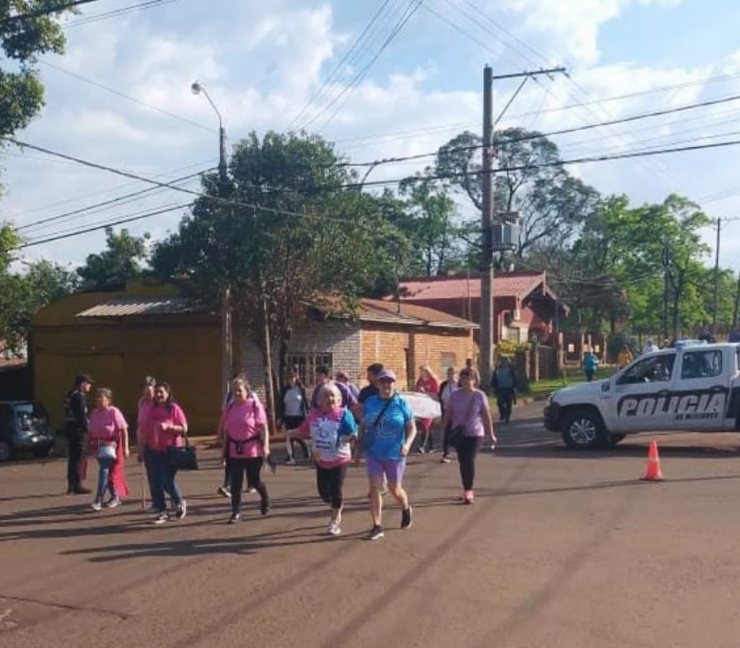 Efectivos policiales de la Unidad Regional II garantizaron la seguridad de la 40° Maratón del Inmigrante imagen-8