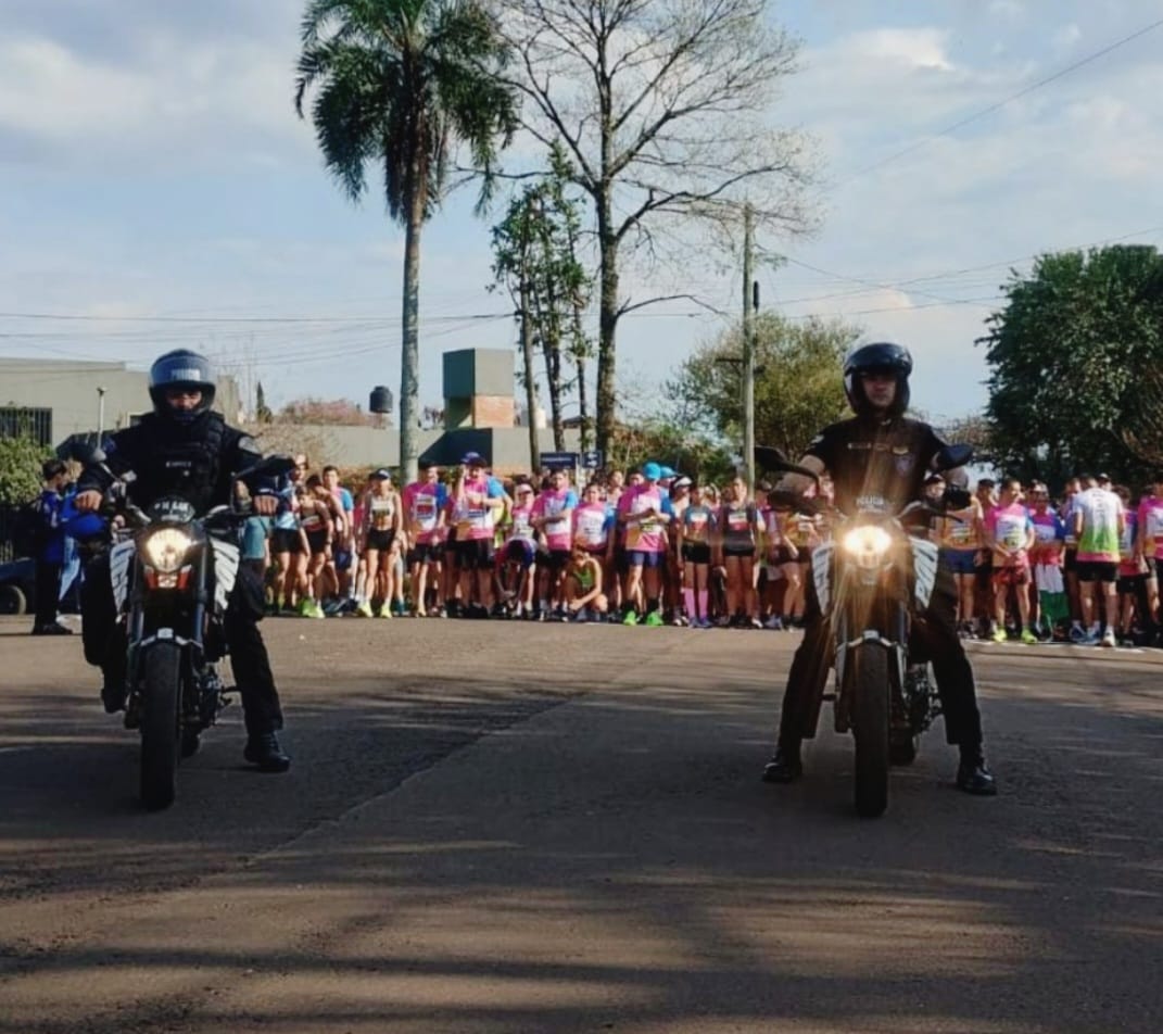 Efectivos policiales de la Unidad Regional II garantizaron la seguridad de la 40° Maratón del Inmigrante imagen-4