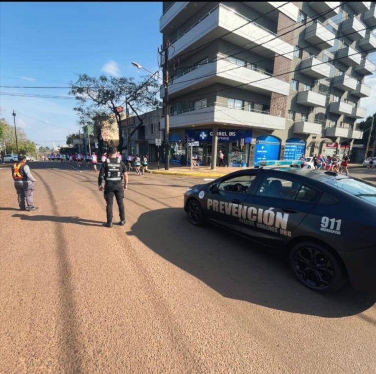 Efectivos policiales de la Unidad Regional II garantizaron la seguridad de la 40° Maratón del Inmigrante imagen-27