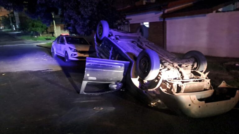 Despiste y vuelco en Chacra 53: un hombre de 50 años resultó lesionado y fue trasladado al Hospital Madariaga imagen-26