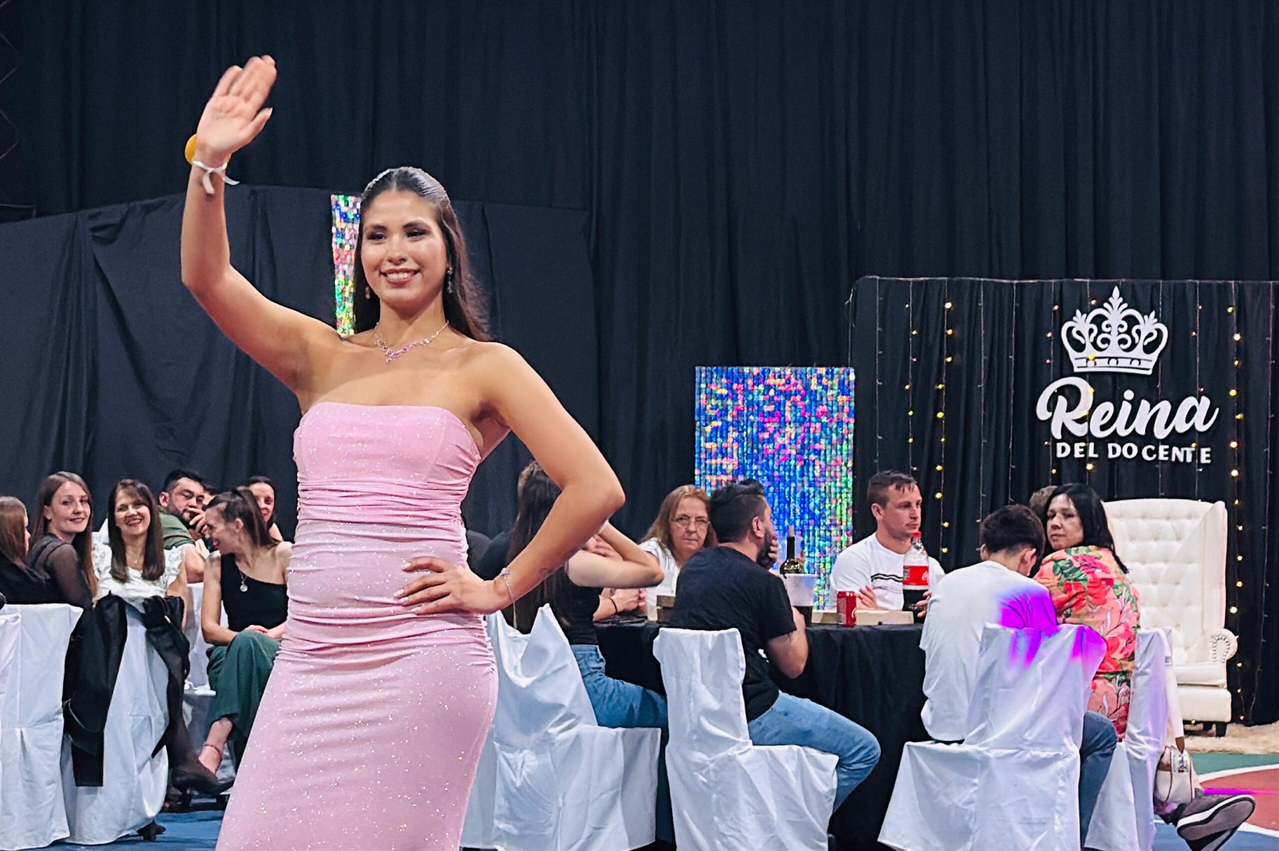 Valeria Cufré es la nueva Reina en el Festival Provincial del Docente en Campo Grande imagen-2