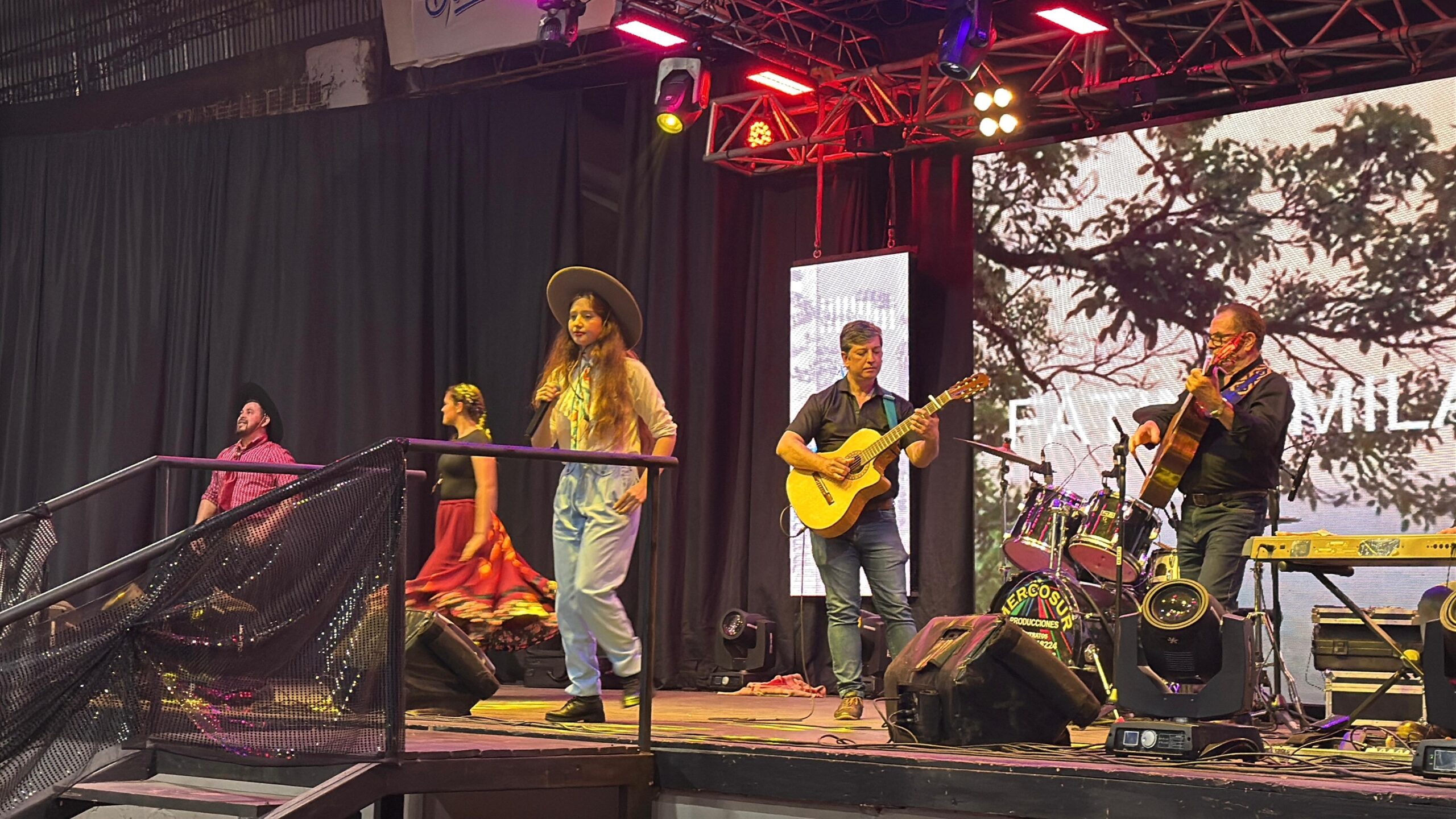 Valeria Cufré es la nueva Reina en el Festival Provincial del Docente en Campo Grande imagen-16