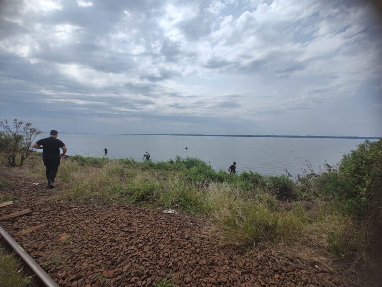 Búsqueda en el Paraná: una adolescente desapareció mientras nadaba en Garupá imagen-31