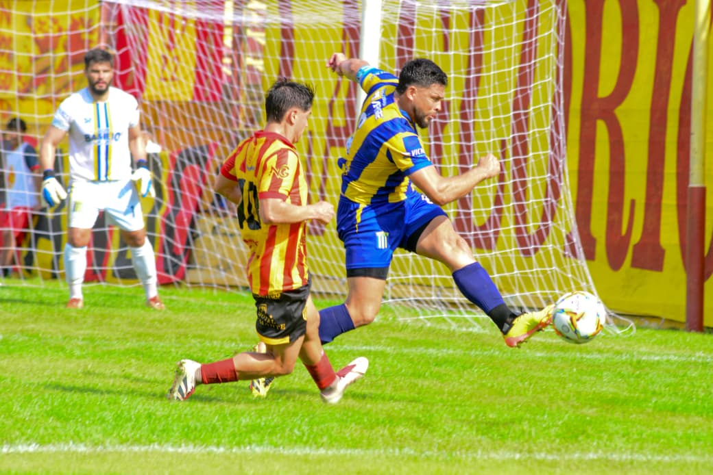 Fútbol: Mitre ganó y se clasificó 5 Fútbol: Mitre ganó y se clasificó imagen-4