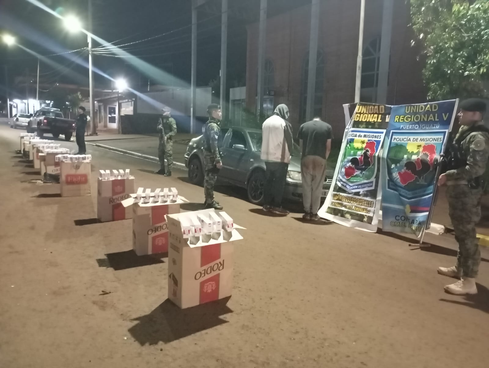 Contrabandistas intentaron fugarse y la Policía los interceptó con cigarrillos por más de $7 millones 3 Contrabandistas intentaron fugarse y la Policía los interceptó con cigarrillos por más de $7 millones imagen-2