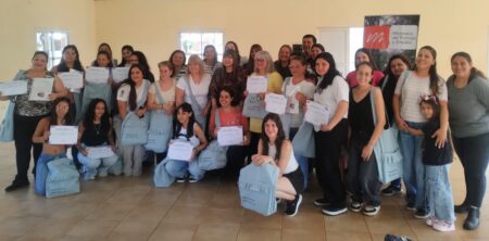 El Ministerio de Trabajo consolida los espacios de formación laboral con la entrega de diplomas y kits del curso “Manos con Futuro” imagen-9