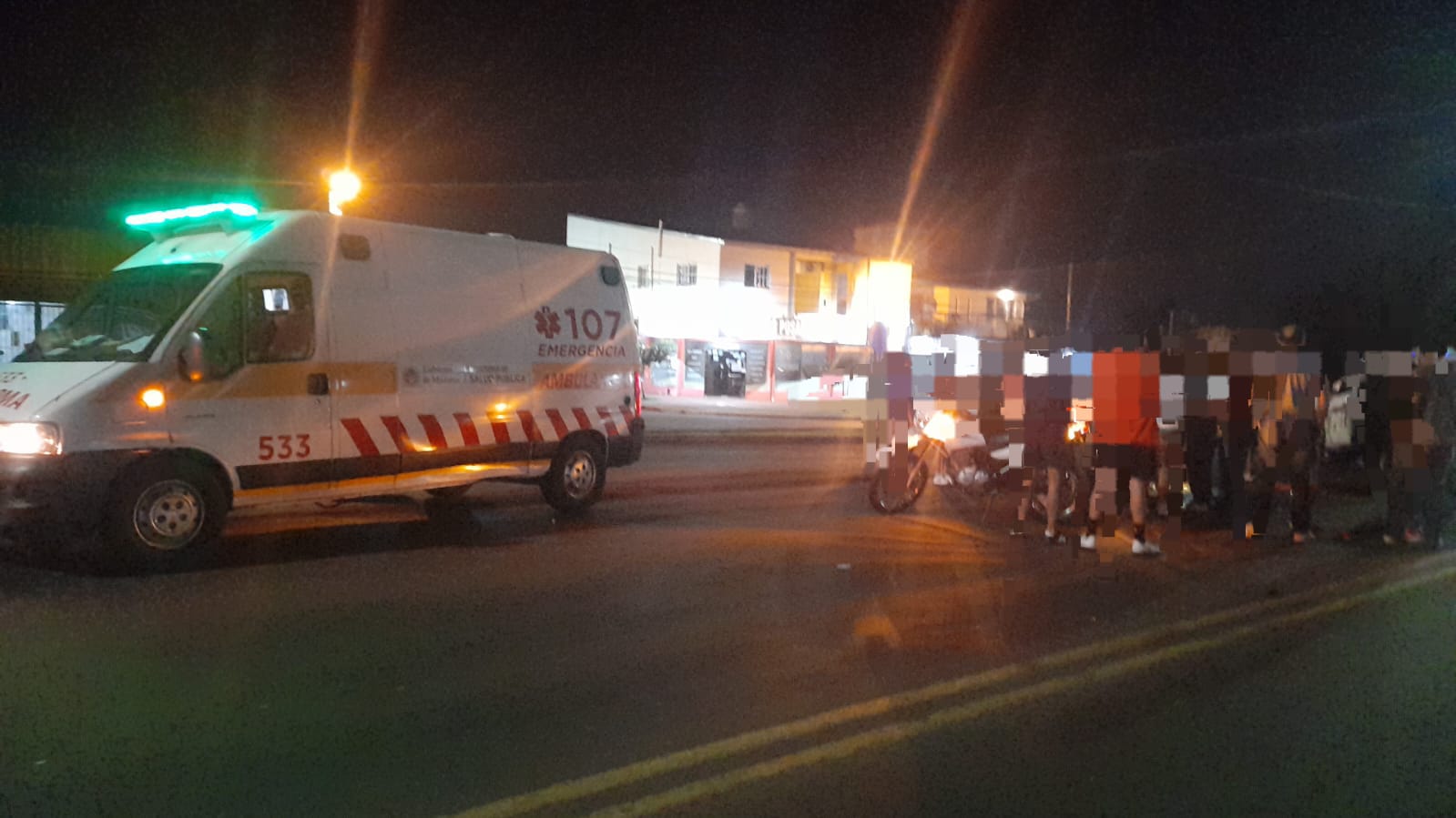 Siniestro vial entre dos motos con tres jóvenes lesionados en Posadas, uno de los conductores huyó Siniestro vial entre dos motos con tres jóvenes lesionados en Posadas, uno de los conductores huyó imagen-1