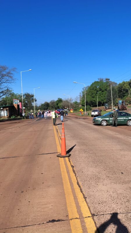 Montecarlo: docentes cortaron la Ruta Nacional 12 y el tránsito fue desviado imagen-1