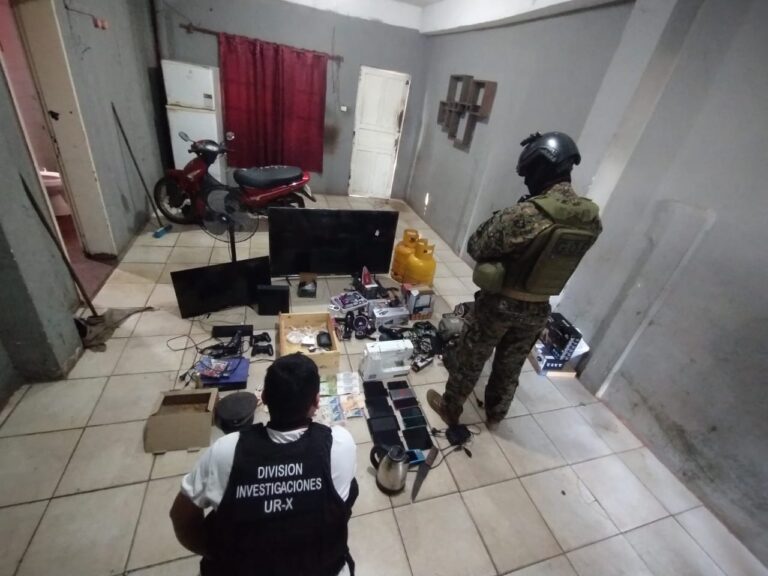 La Policía desbarató dos "narcokioskos" en Garupá: secuestró drogas, objetos robados y detuvo a "Negrito" un delincuente con antecedentes imagen-45