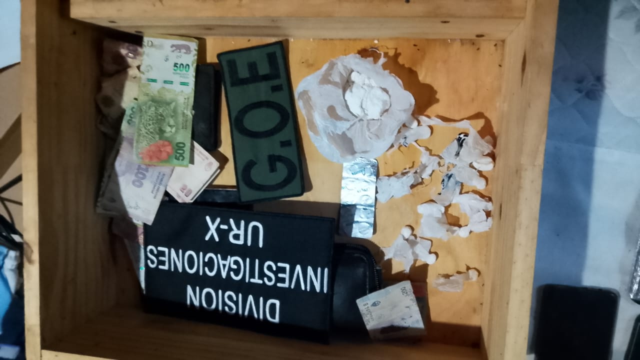 La Policía desbarató dos "narcokioskos" en Garupá: secuestró drogas, objetos robados y detuvo a "Negrito" un delincuente con antecedentes imagen-4