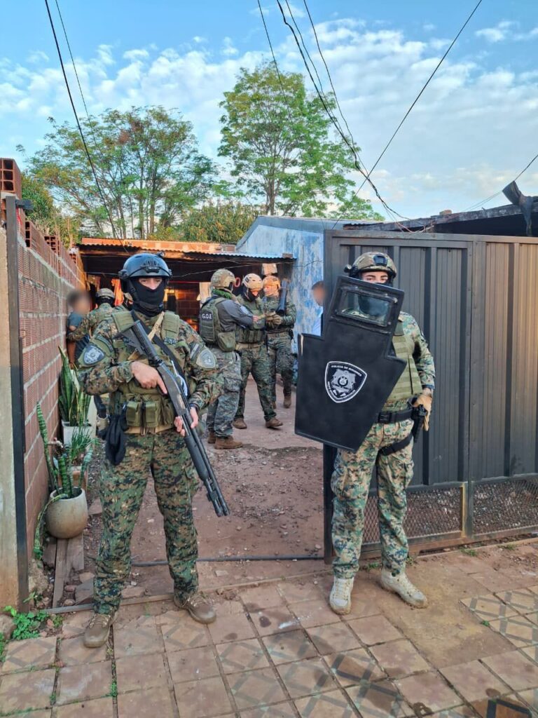 Narcokiosco desarticulado en el Barrio Unido: detuvieron al dealer con cocaína, municiones y una balanza de precisión imagen-13