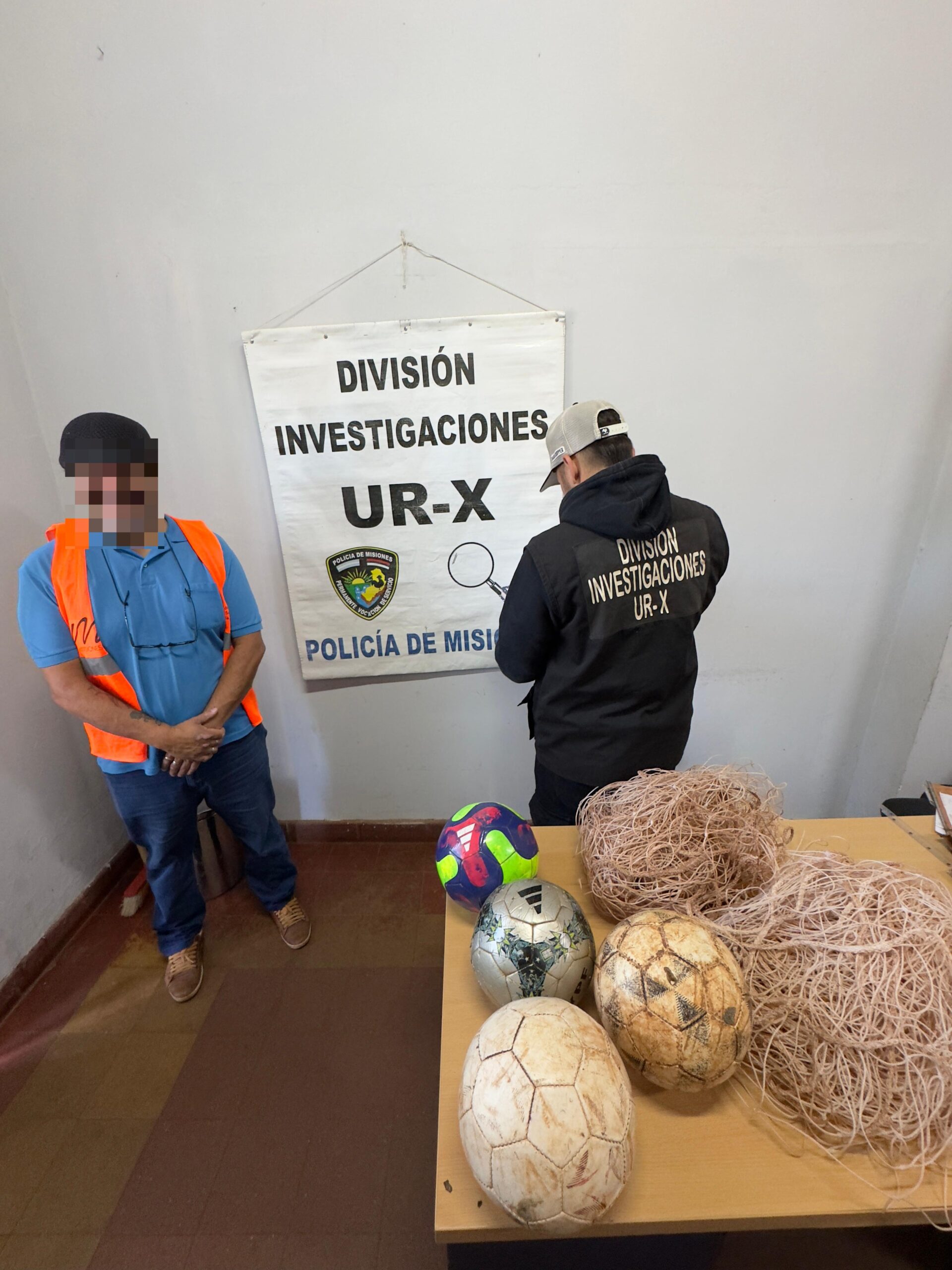 “La pelota no se mancha”: devuelven la alegría a la liga de fútbol del barrio Ñu Porá “La pelota no se mancha”: devuelven la alegría a la liga de fútbol del barrio Ñu Porá imagen-1