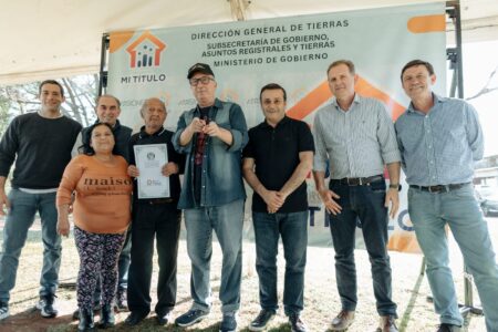 Passalacqua y Herrera Ahuad entregaron 71 permisos de ocupación en el barrio Santa Cecilia Passalacqua y Herrera Ahuad entregaron 71 permisos de ocupación en el barrio Santa Cecilia imagen-7