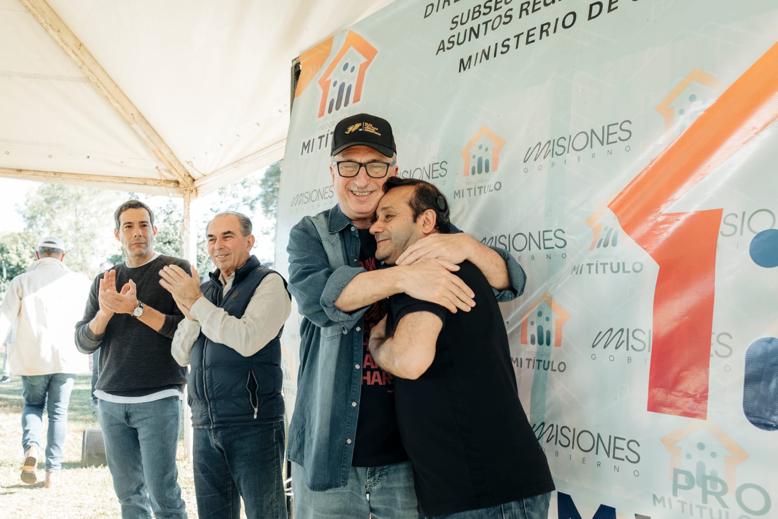 Passalacqua y Herrera Ahuad entregaron 71 permisos de ocupación en el barrio Santa Cecilia 3 Passalacqua y Herrera Ahuad entregaron 71 permisos de ocupación en el barrio Santa Cecilia imagen-2