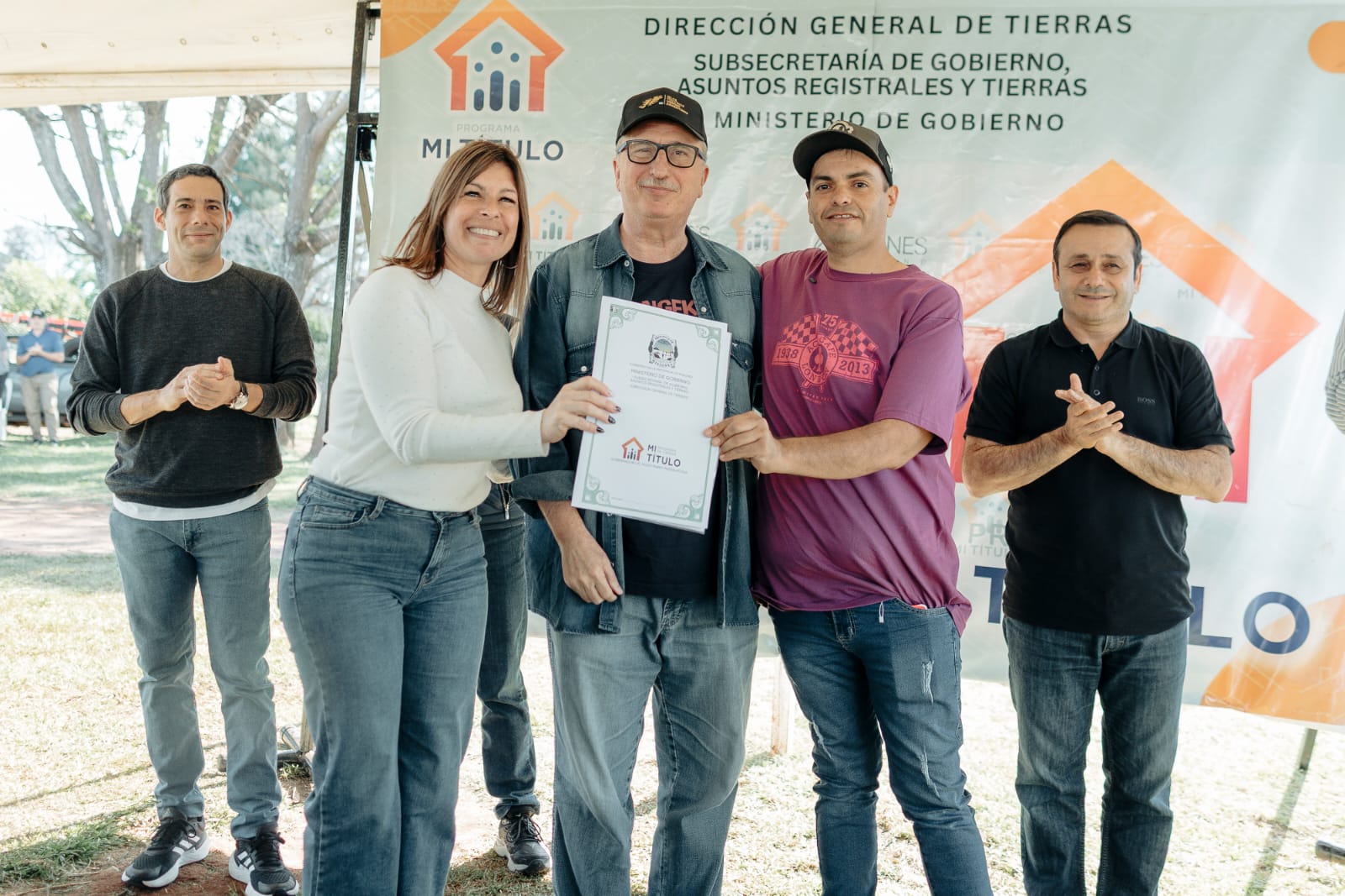 Passalacqua y Herrera Ahuad entregaron 71 permisos de ocupación en el barrio Santa Cecilia 11 Passalacqua y Herrera Ahuad entregaron 71 permisos de ocupación en el barrio Santa Cecilia imagen-10