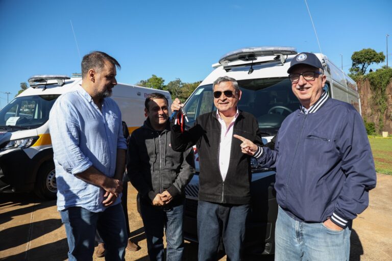 Con entrega de ambulancias a municipios refuerzan el sistema sanitario provincial imagen-48