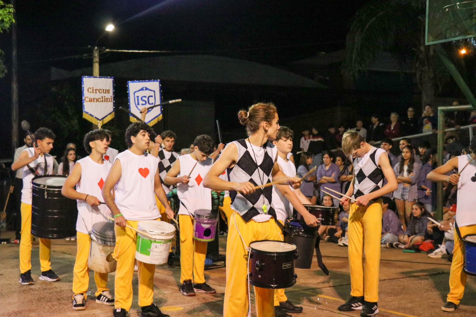 Alem vivió la apertura de la Estudiantina con un colorido desfile de colegios imagen-4