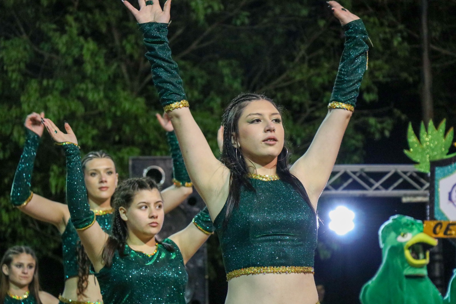 Alem vivió la apertura de la Estudiantina con un colorido desfile de colegios imagen-10