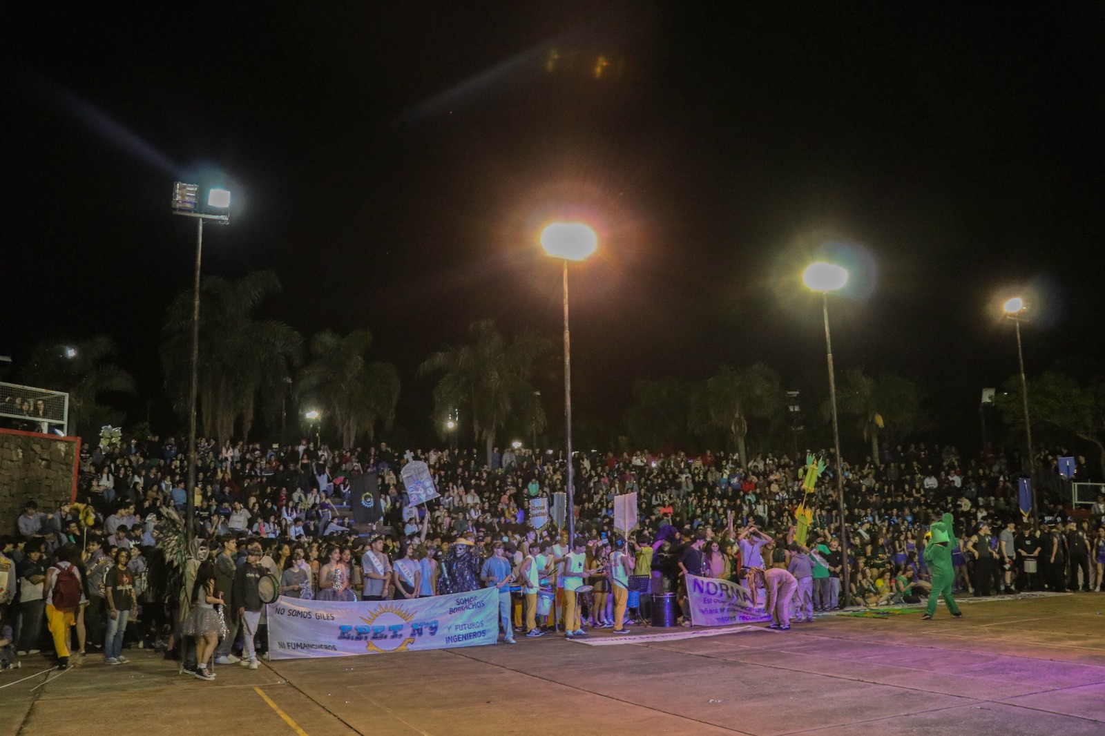 Alem vivió la apertura de la Estudiantina con un colorido desfile de colegios imagen-6