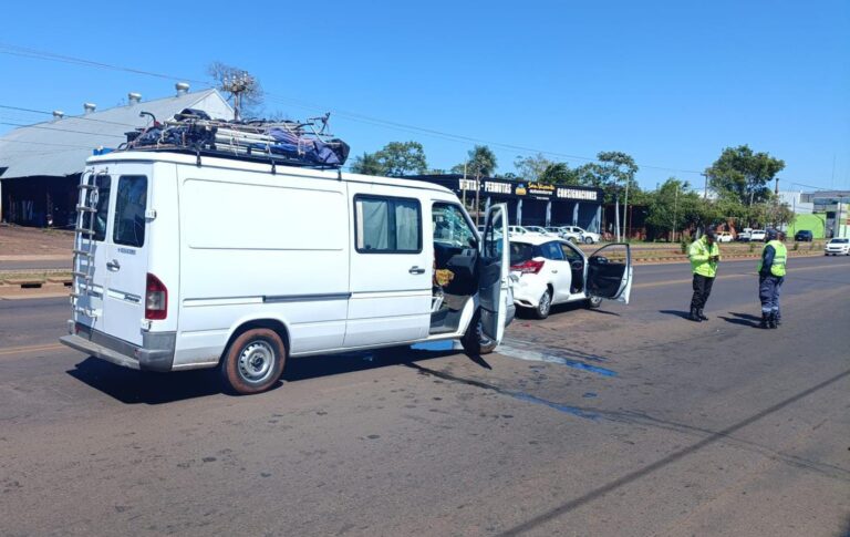 Posadas: siniestro vial entre dos vehículos resultó con tres personas lesionadas imagen-1