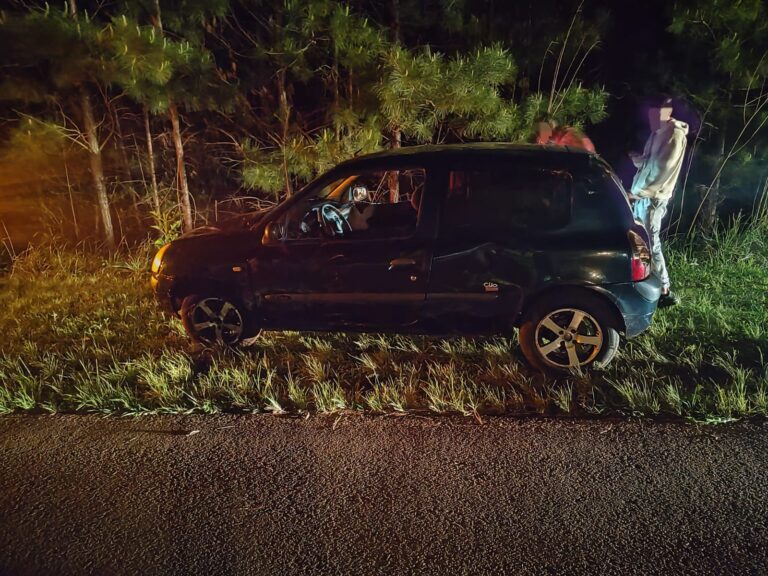 Despiste vehicular en Ruiz de Montoya: perdió el control del rodado y terminó en la banquina imagen-17